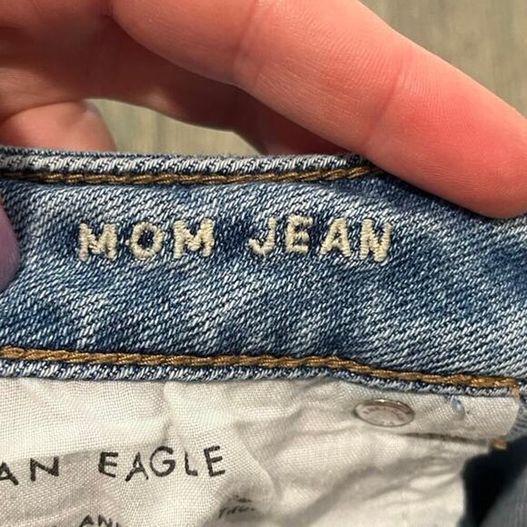 American Eagle Womens Mom Jeans Mid Rise Denim Stretch Light Wash Blue Size 10 - Picture 9 of 12